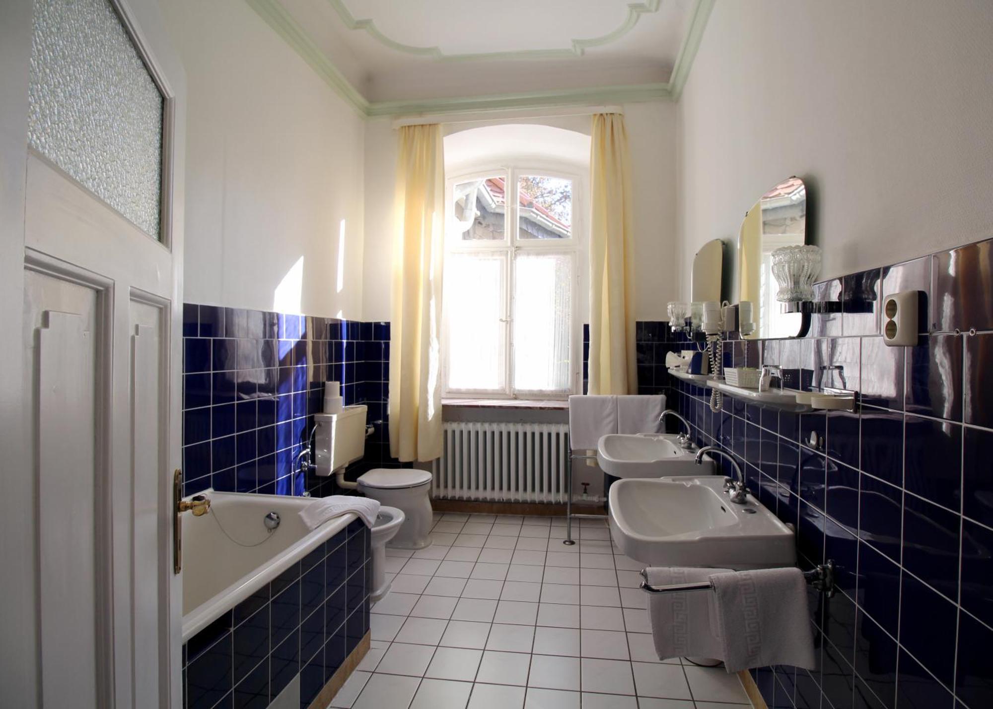 Historisches Hotel Zum Schwan Bad Karlshafen Exteriör bild