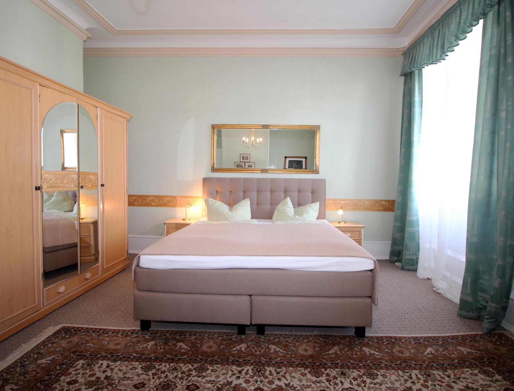 Historisches Hotel Zum Schwan Bad Karlshafen Exteriör bild